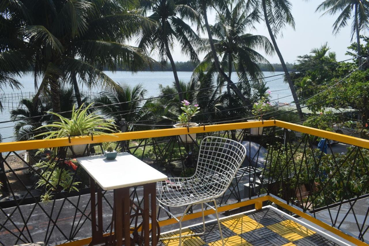 Coral Riverside Homestay & Hostel 会安 外观 照片